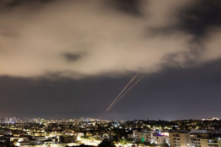 Israel đánh chặn các vũ khí của Iran hôm 14-4. Ảnh: REUTERS