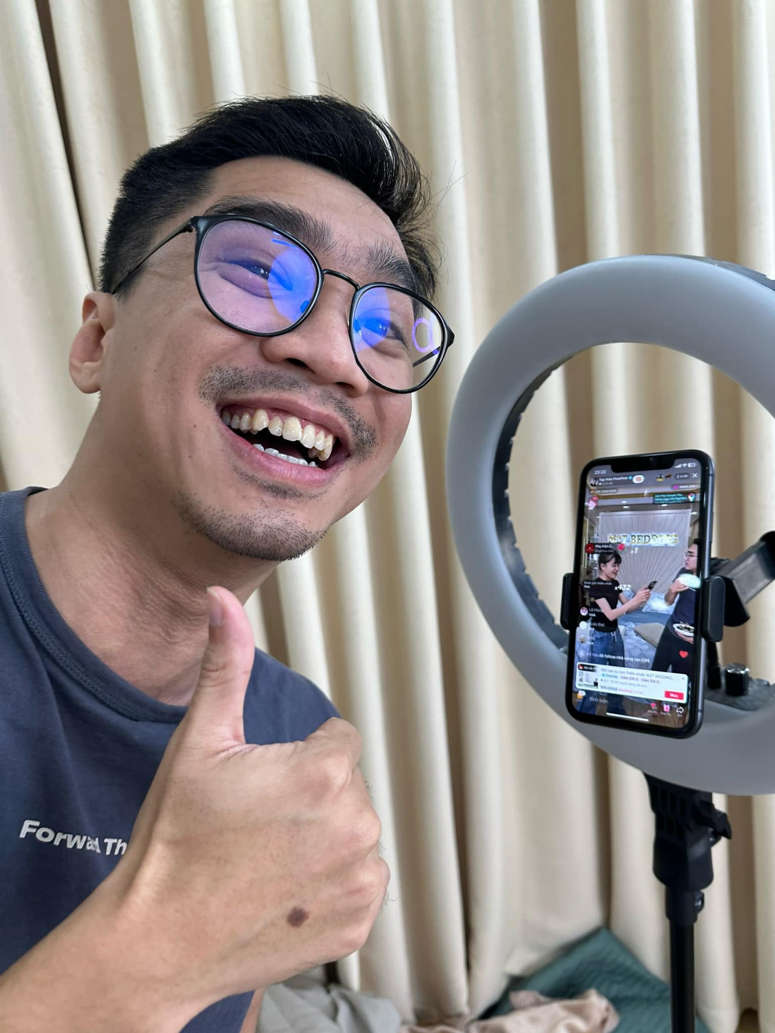 Pew Pew từng khoe trung bình mỗi buổi livestream, anh bán được tầm khoảng 200 đơn hoặc nhiều hơn.