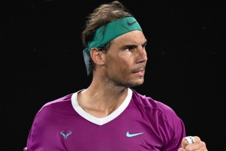 Vượt "2 kẻ thù" của sự nghiệp, Nadal nỗ lực đến cùng tại Roland Garros