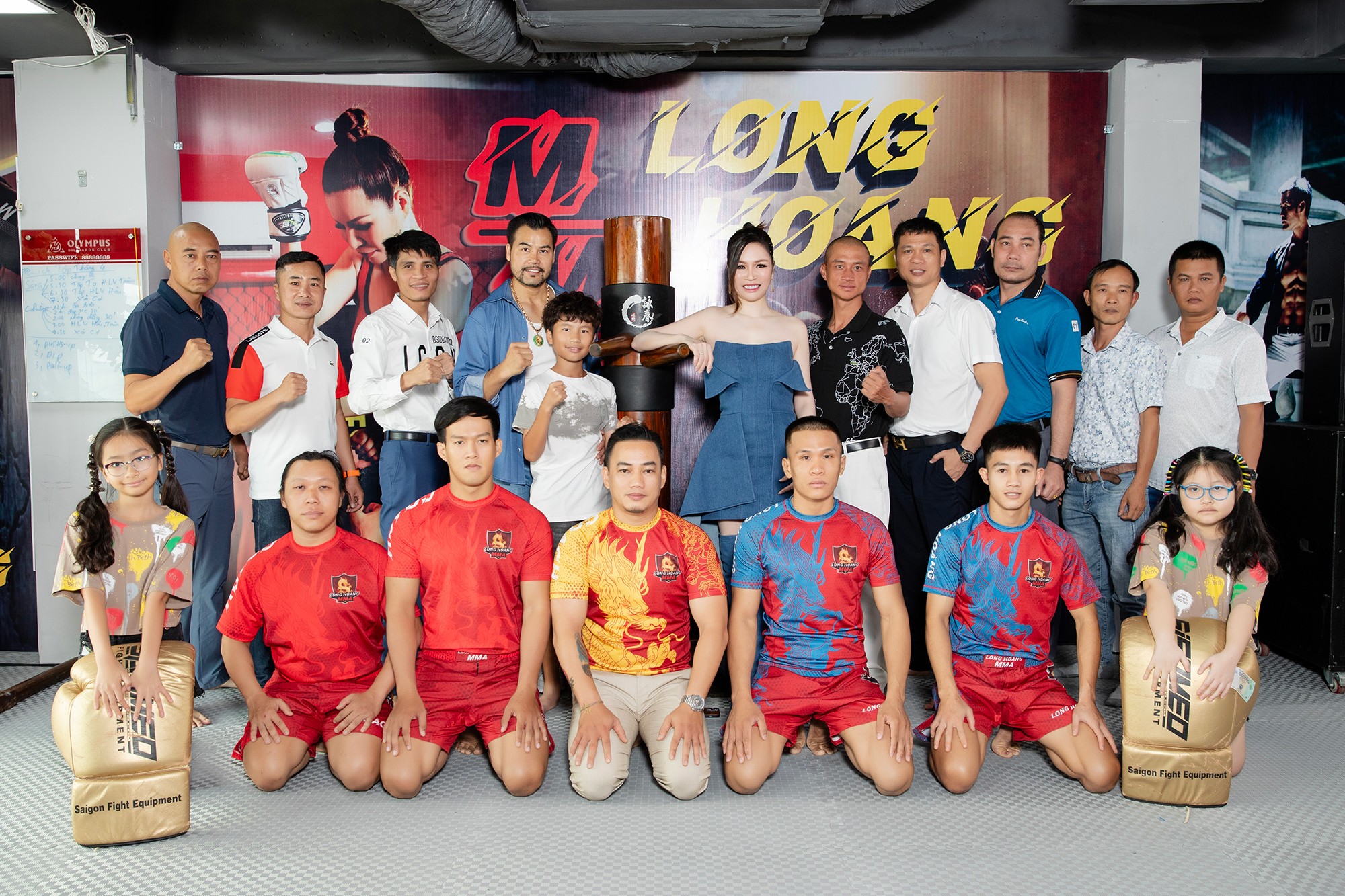 Hoa hậu Bùi Thi Hà cùng "Chú bảo vệ" tập đoàn Long Hoàng ra mắt Võ đường - 8