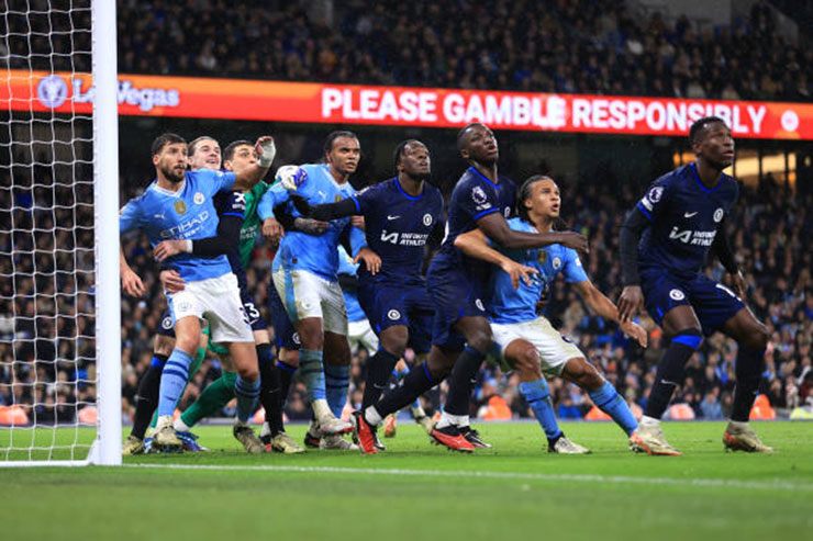 Man City hưởng tới 12 quả phạt góc trong trận gặp Chelsea ở lượt về Premier League mùa này
