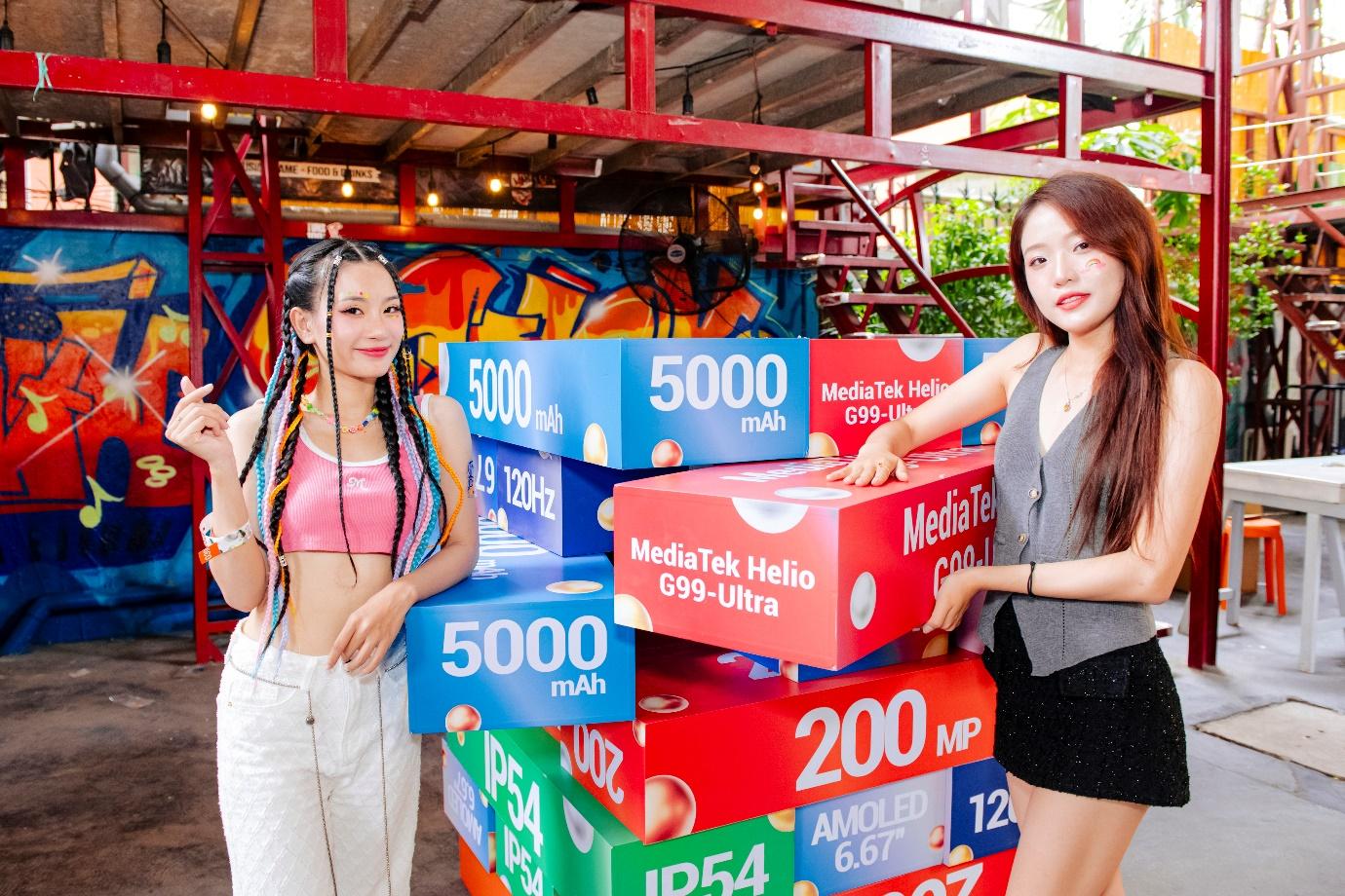 Những chỉ số nổi bật của Redmi Note 13 Pro được cài cắm tinh tế trong trò chơi rút gỗ. Ảnh: Xiaomi