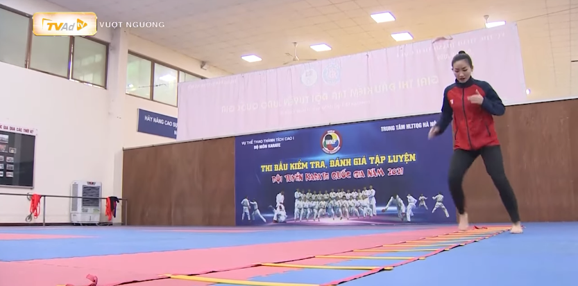 Vượt ngưỡng: Nữ võ sĩ trẻ đem lại kỷ lục đặc biệt cho Karatedo Việt Nam - 3