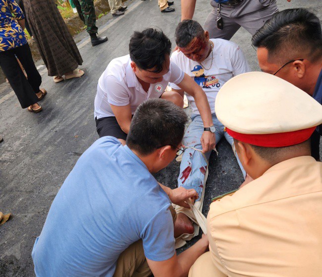 Hình ảnh vụ va chạm giữa xe bồn và xe khách ở Điện Biên khiến 9 người bị thương- Ảnh 4.