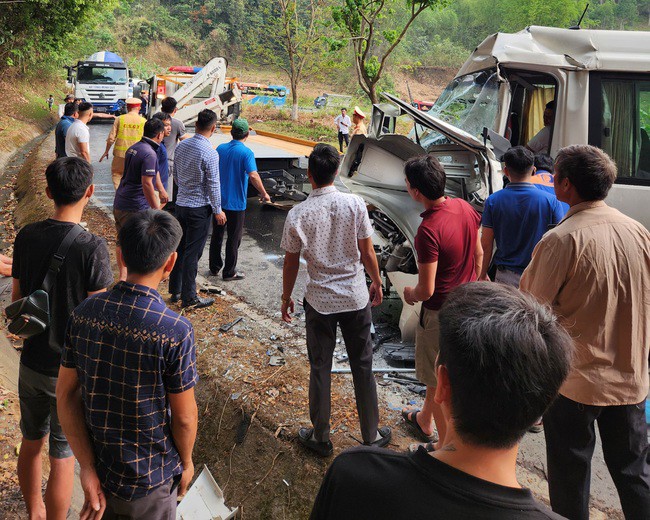 Hình ảnh vụ va chạm giữa xe bồn và xe khách ở Điện Biên khiến 9 người bị thương- Ảnh 6.