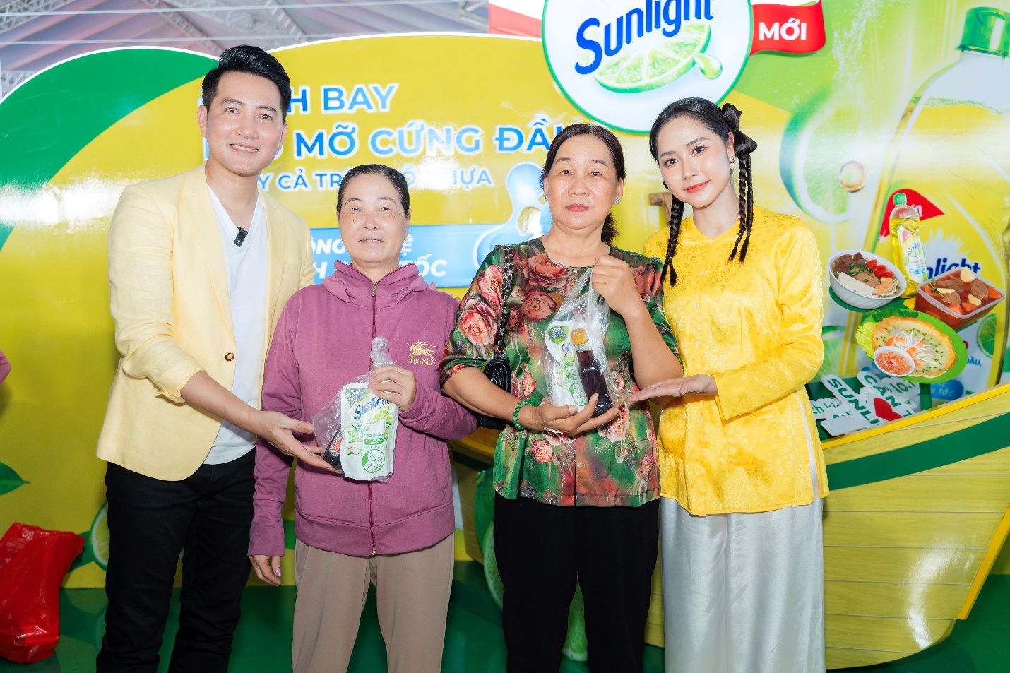 Sunlight làm bánh xèo 3 mét chiêu đãi người dân Cần Thơ và đánh bay dầu mỡ cứng đầu trên 1,000 chén dĩa nhựa - 6