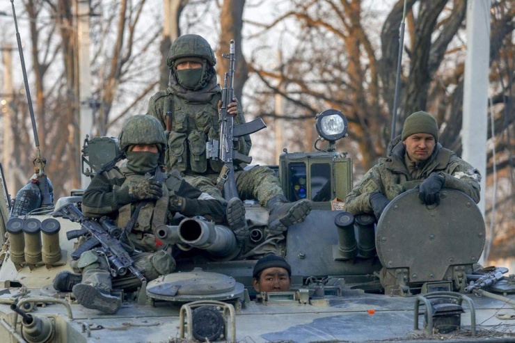 Các binh sĩ Nga đang hoạt động trên chiến trường Donetsk. Ảnh: GETTY IMAGES