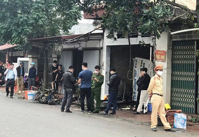 Cơ quan công an điều tra dấu vết tại hiện trường