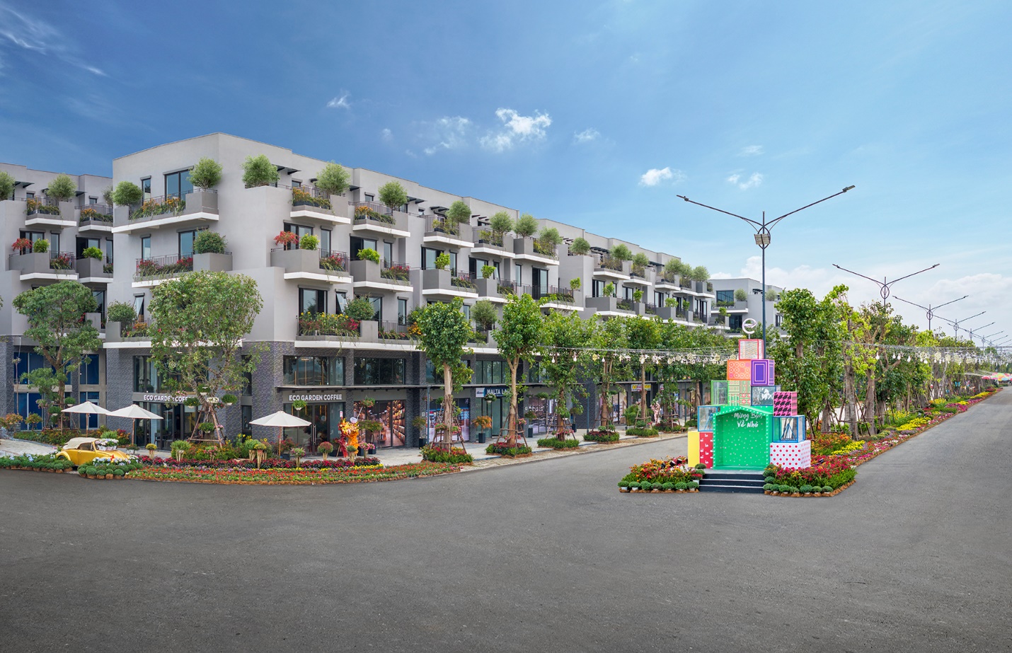 Dãy nhà phố Hùng Vương được bàn giao, đón cư dân về sinh sống, kinh doanh