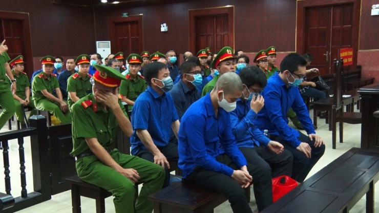 Phiên toà phúc thẩm được mở do có kháng cáo của 43/67 bị cáo và kháng cáo của bốn cá nhân, tổ chức người có quyền lợi và nghĩa vụ liên quan trong vụ án. Ảnh: NGỌC HOÁ