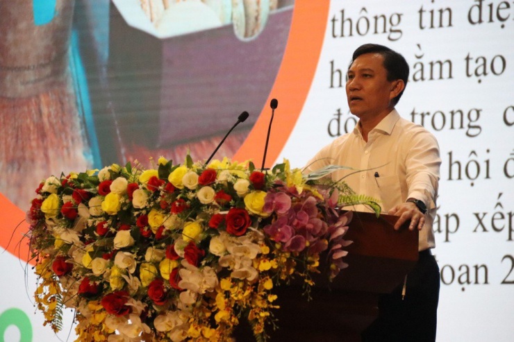 Ông Đỗ Hữu Hiền, Giám đốc Sở TT&TT tỉnh Bà Rịa- Vũng Tàu thông tin các nội dung định hướng tuyên truyền về việc lấy ý kiến cử tri đối với đề án sắp xếp ĐVHC. Ảnh: TK