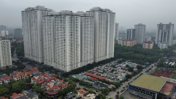 Theo đó, 2 ô đất này có diện tích quy hoạch là 1,084ha, nằm gần Trung tâm Văn hóa, Thông tin và Thể thao quận Hoàng Mai và nằm cạnh, tổ hợp chung cư HH Linh Đàm.