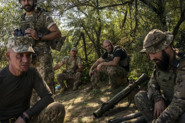 Binh sĩ Ukraine huấn luyện đánh trận tại Chasiv Yar. Ảnh: GETTY IMAGES