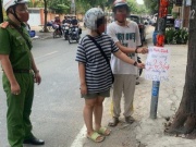 Tin tức trong ngày - Phạt 3 triệu đồng đối với đôi nam nữ lén lút dán quảng cáo lúc rạng sáng ở Thủ Đức