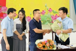 Tin tức trong ngày - Nhận cấp nước sạch cho KĐT Thanh Hà, đại diện công ty cấp nước mới xúc động trước “động thái” của cư dân