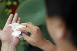 Sức khỏe đời sống - Cách khắc phục chứng ra mồ hôi tay đơn giản không thể ngờ