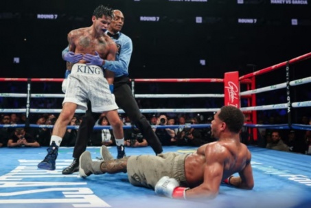"Cú lừa" lịch sử Boxing: "King Ryan" thắng nhà vô địch nhưng không được lấy đai