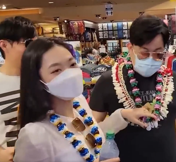 Hình ảnh trong video&nbsp;Quang Lê "hẹn hò"&nbsp;với Hà Thanh Xuân tại Hawaii