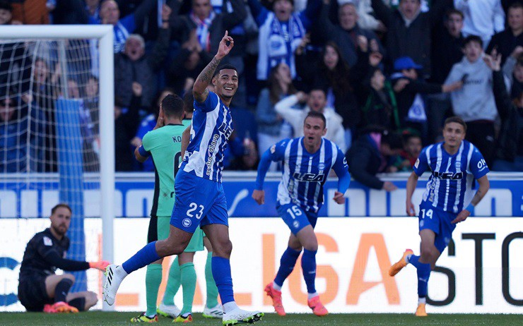 Alaves hạ&nbsp;Atletico Madrid gây sốc