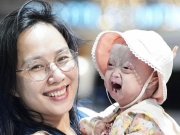Bạn trẻ - Cuộc sống - Người mẹ có con mắc bệnh 'vừa chào đời đã già'