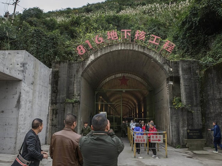 Trung Quốc từng có một căn cứ hạt nhân tối mật mang tên “Công trình 816”. Do sự thay đổi chiến lược quốc gia, công trình này chưa bao giờ được đưa vào sử dụng và hiện đã trở thành một địa điểm du lịch nổi tiếng của nước này.
