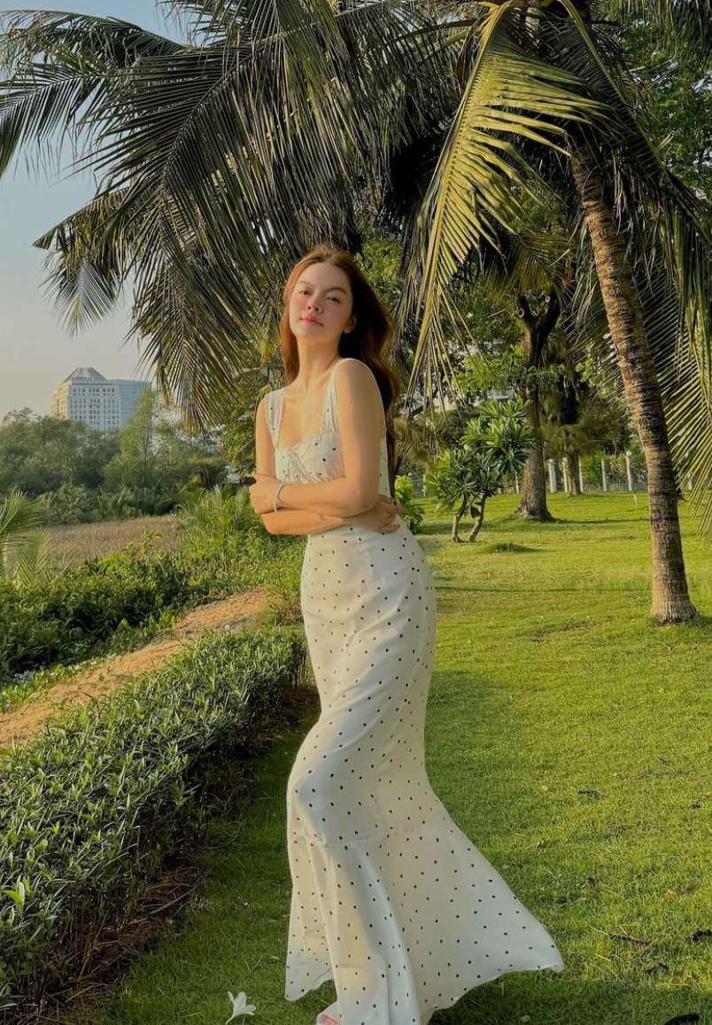 Phạm Quỳnh Anh chăm mặc váy cúp, áo quây tôn hình thể chữ S ở tuổi 40 - 1