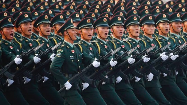 Các lực lượng vũ trang Trung Quốc tập diễu hành trên quảng trường Thiên An Môn để chuẩn bị tham gia lễ kỷ niệm quốc khánh năm 2019. (Ảnh: Reuters)