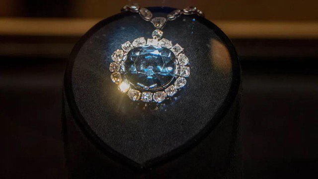 Kim cương Hope là một trong những viên kim cương Golkonda nổi tiếng thế giới và được cho là mang lời nguyền nặng nề nhất - Ảnh: BẢO TÀNG LỊCH SỬ TỰ NHIÊN SMITHSONIAN