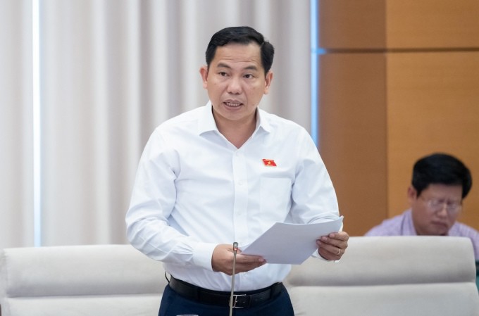 Ông Lê Quang Mạnh, Chủ nhiệm Ủy ban Tài chính ngân sách của Quốc hội phát biểu tại phiên thảo luận chiều 23/4. Ảnh: Trung tâm báo chí Quốc hội