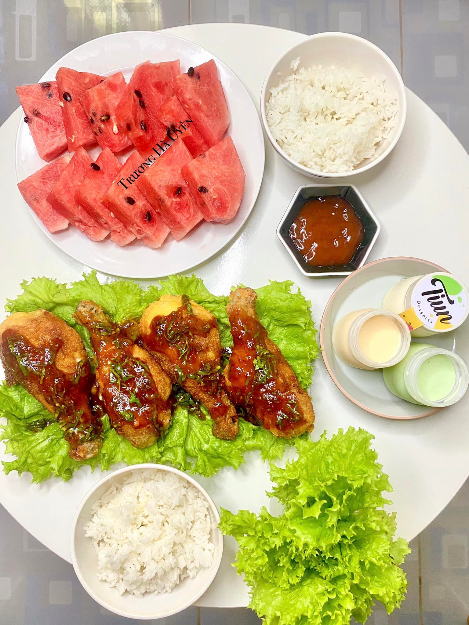 Đùi gà sốt thái + Dưa hấu + Sữa chua