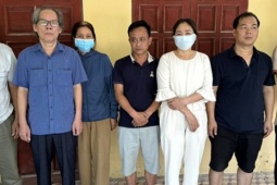 Pháp luật - Triệt xóa "sới" bạc hàng trăm triệu đồng ở Quảng Bình