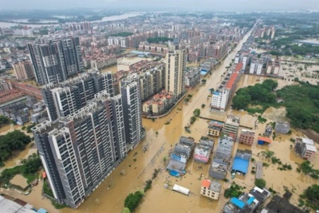 Trung Quốc: Hơn 100.000 người sơ tán do lũ lụt, tàu đâm vào trụ cầu