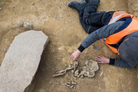 Đức: Phát hiện "mộ zombie" bí ẩn 4.200 năm tuổi