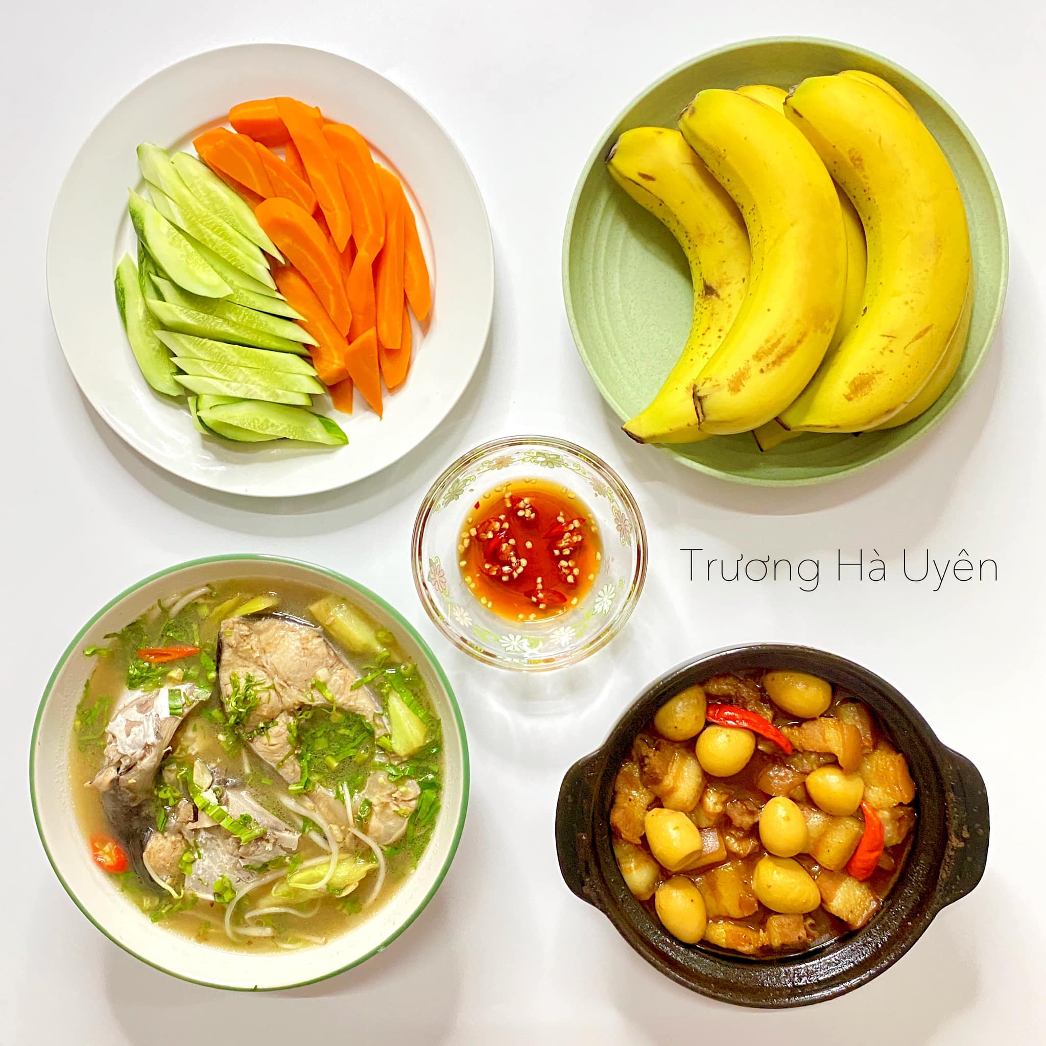 Canh chua + Thịt kho trứng +&nbsp;Hoa quả tráng miệng