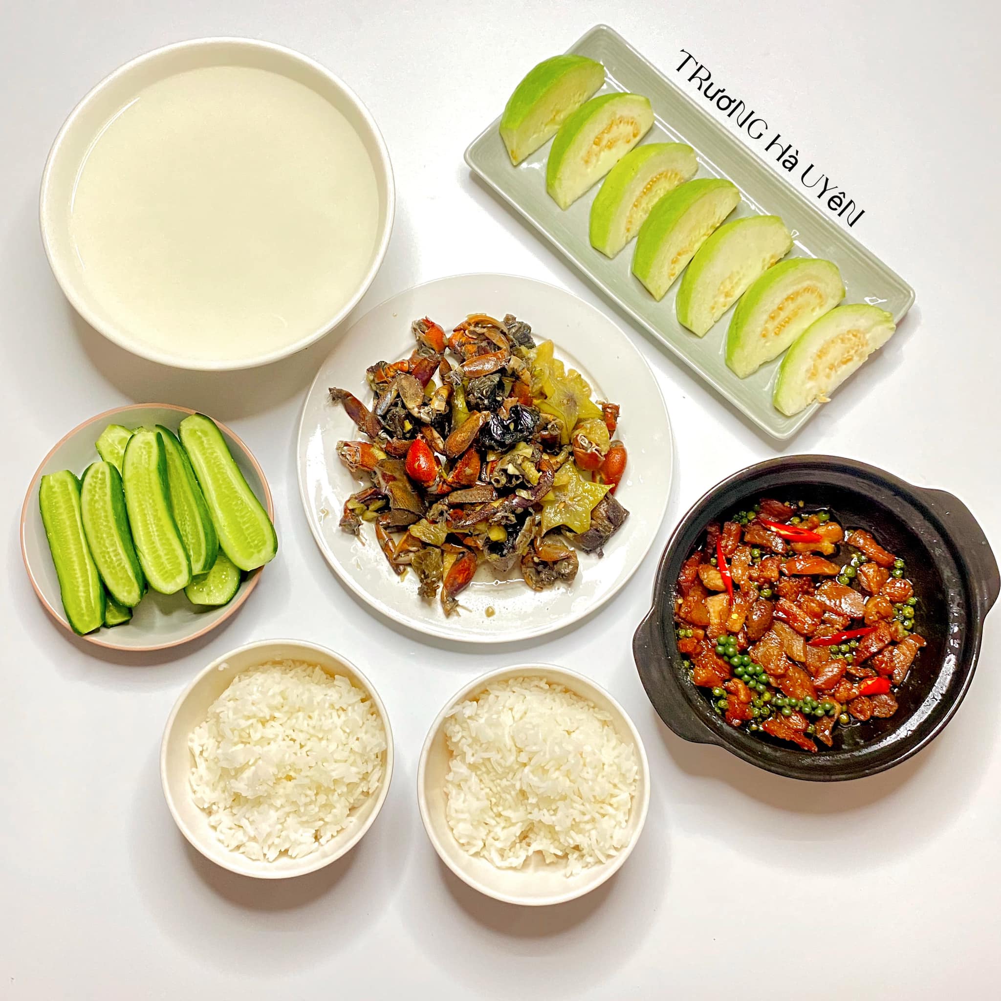 Ba khía + Thịt kho + Hoa quả tráng miệng