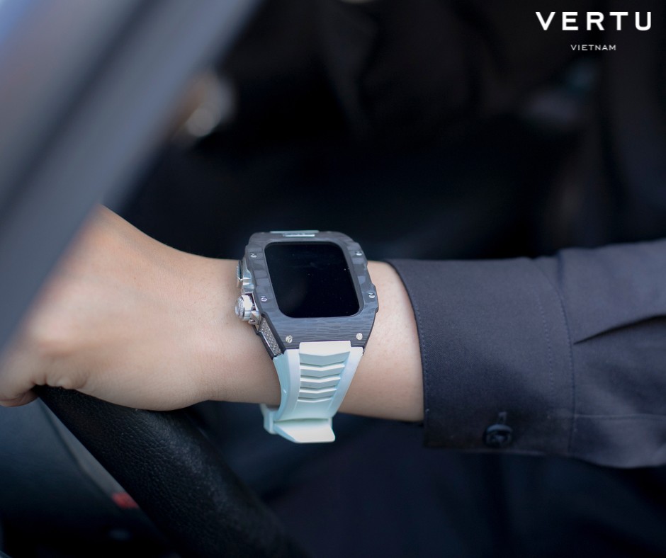 Giới trẻ Việt Nam sẵn sàng chi hàng trăm triệu để sở hữu chiếc đồng hồ Vertu để khẳng định vị thế, nâng cấp bản thân.