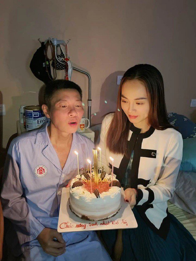 Công Lý cùng vợ Ngọc Hà đón sinh nhật tại bệnh viện.