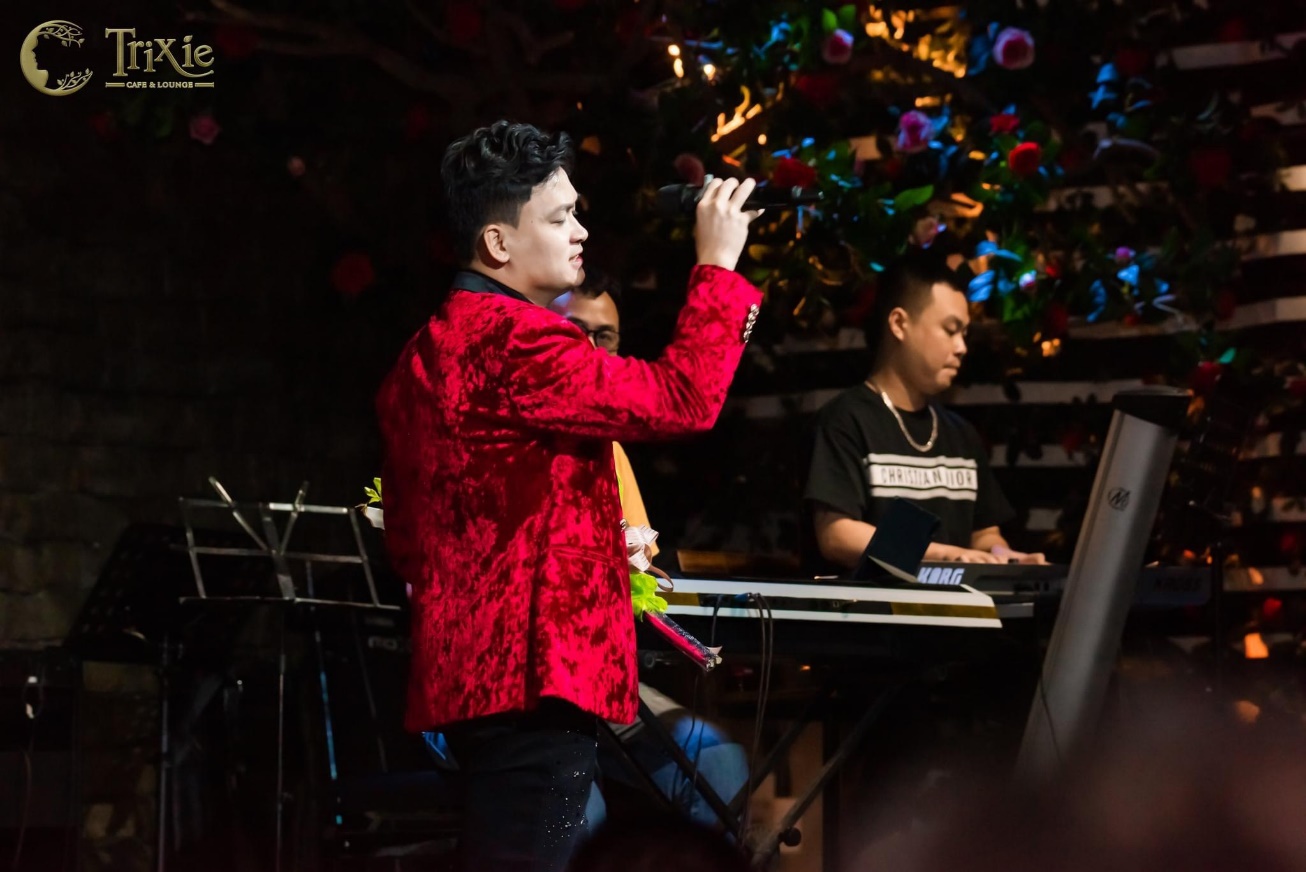 Trong đêm nhạc, nam ca sĩ thể hiện nhiều ca khúc Bolero nổi tiếng.