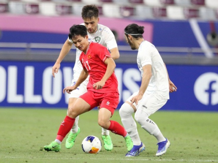 U23 Việt Nam thủng lưới 3 bàn sau 36 phút: “Ác mộng“ cánh trái