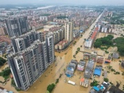 Thế giới - Trung Quốc: Hơn 100.000 người sơ tán do lũ lụt, tàu đâm vào trụ cầu