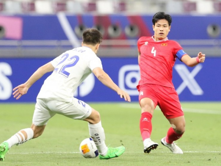 Đức Việt bị VAR “soi“, thoát thẻ đỏ hú hồn trước U23 Uzbekistan