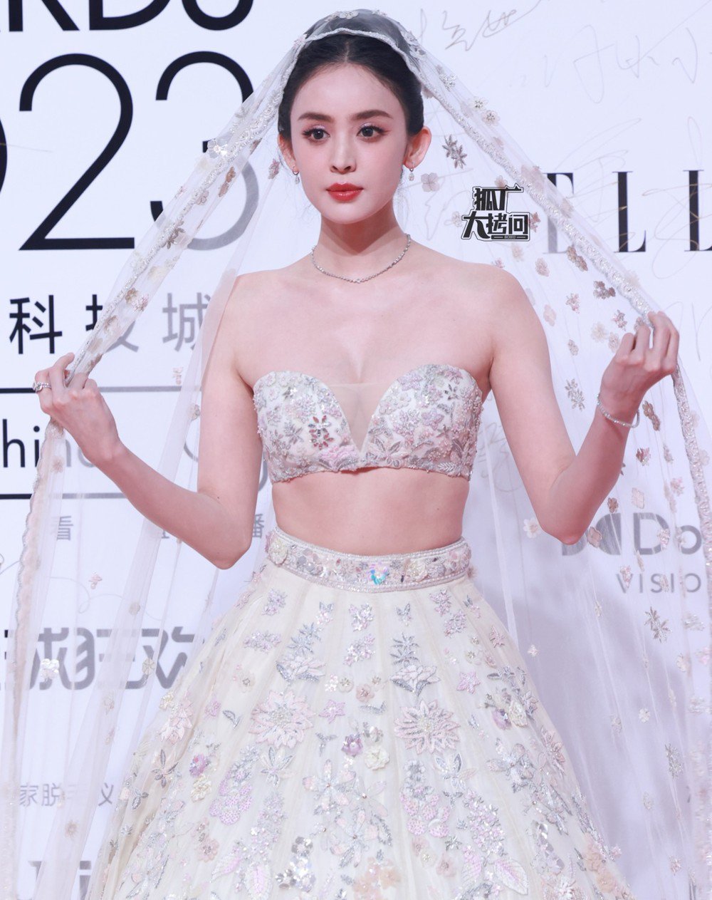 "Tiên nữ tộc người đẹp nhất Trung Quốc" mặc monokini, hiếm hoi khoe hình thể nuột nà - 6