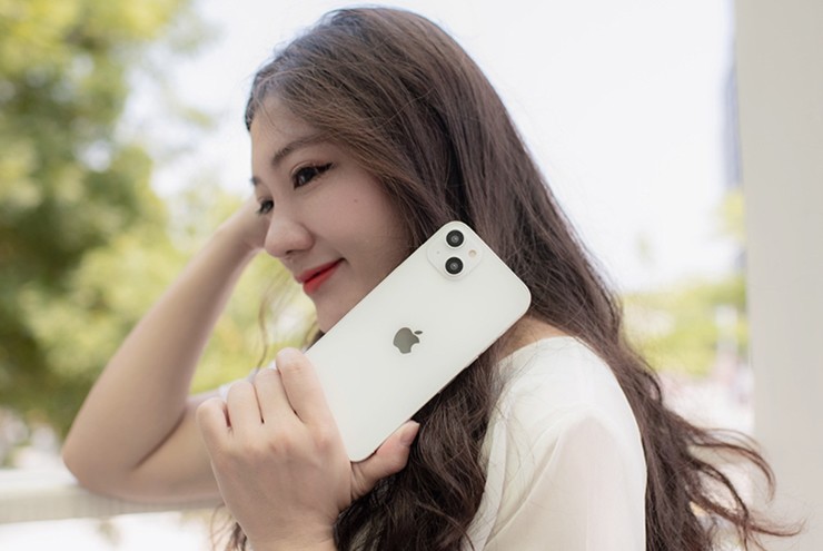 iPhone 13 có giá khoảng 13,39 triệu đồng tại Việt Nam.
