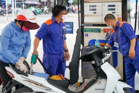 Giá xăng dầu hôm nay 25/4: Giá xăng dầu tại Việt Nam sẽ được điều chỉnh ra sao?