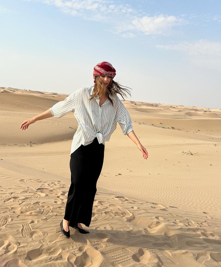 Sharapova tạo dáng trên sa mạc