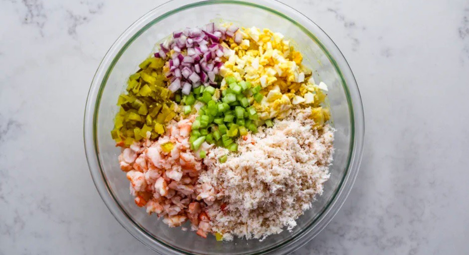 Công thức salad khoai tây hải sản dễ làm - 4