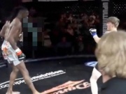 Thể thao - Cú sốc MMA: Đang thi đấu bị nôn ói, trọng tài xử thua knock-out