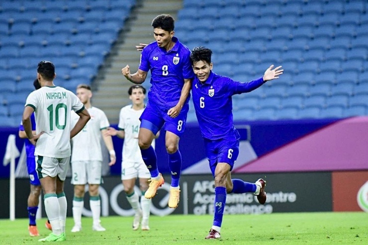 Trận Thái Lan thắng Iraq 2-0 có thể là một trận đấu mà HLV Hoàng Anh Tuấn sẽ nghiên cứu kỹ? Ảnh: AFC