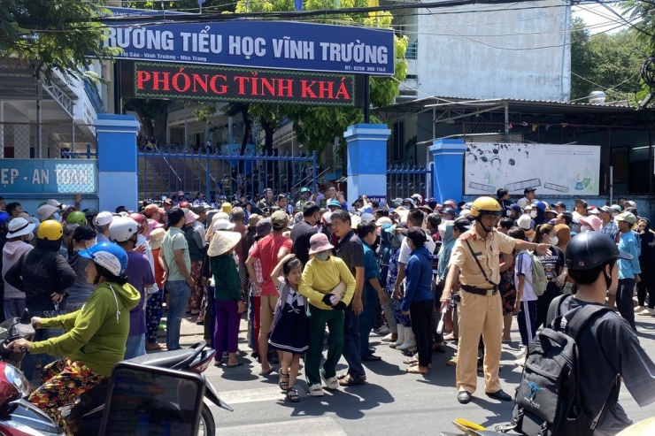 Vụ ngộ độc xảy ra ở trường Tiểu học Vĩnh Trường, ngày 5-4. Ảnh: XH
