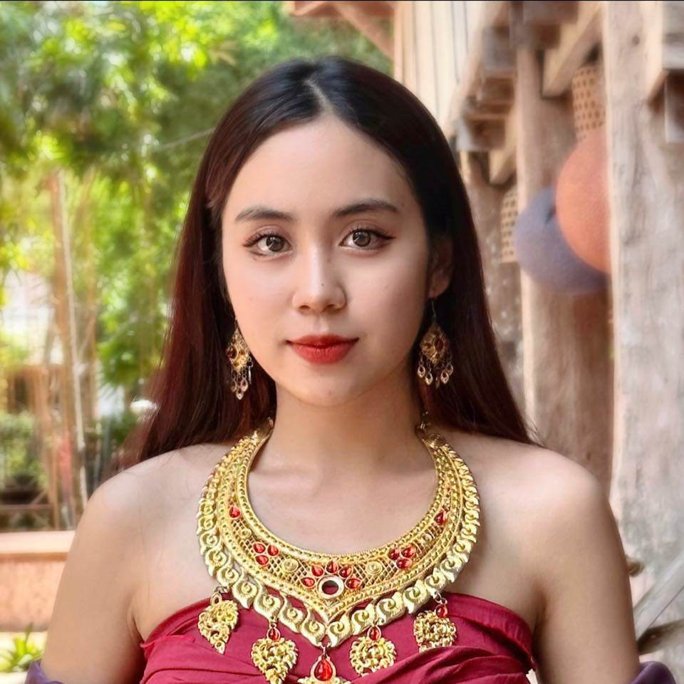 Cô gái người Lào yêu tiếng Việt, được dân mạng gọi là &#39;vợ&#39; - 1